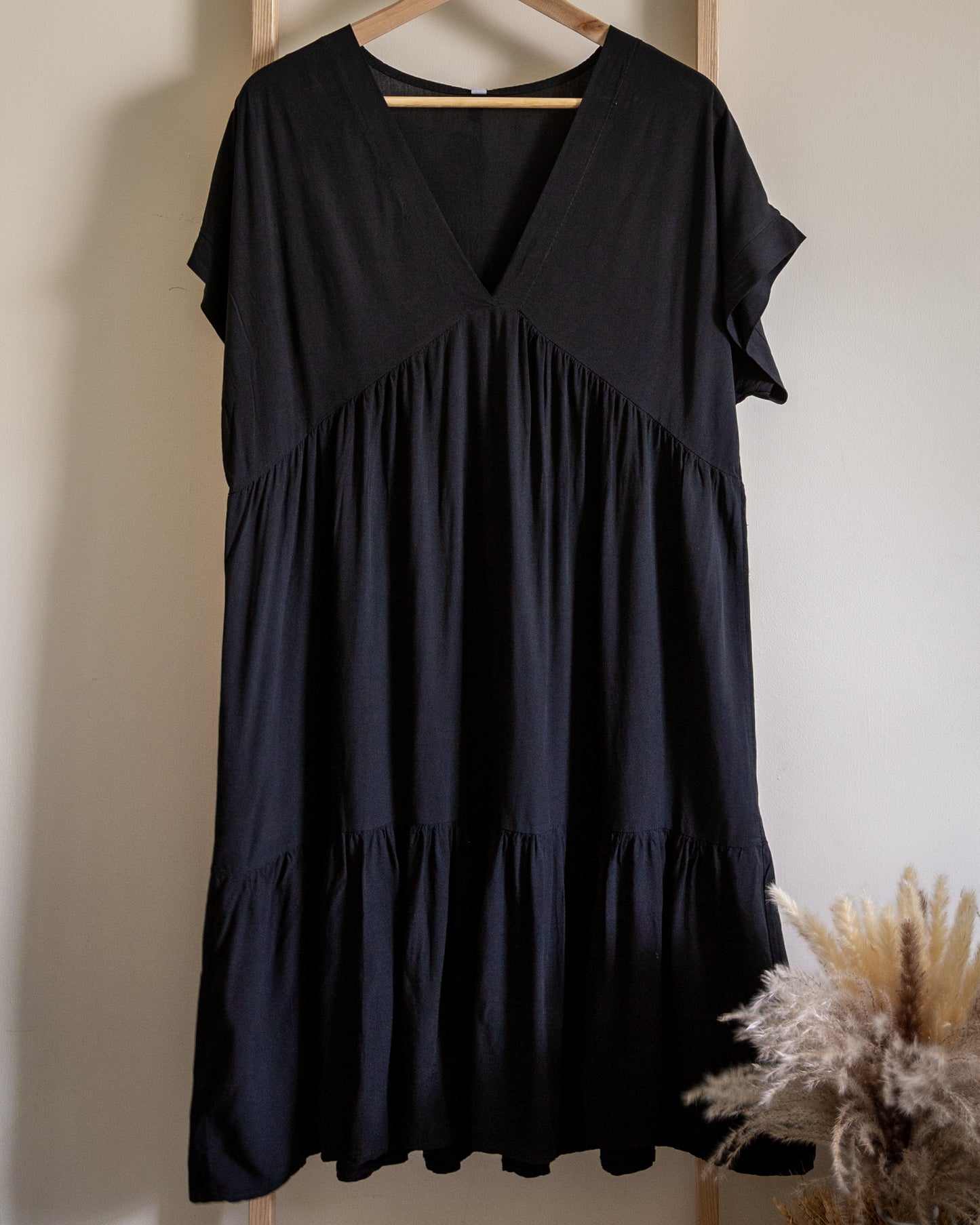 Leali dress in black