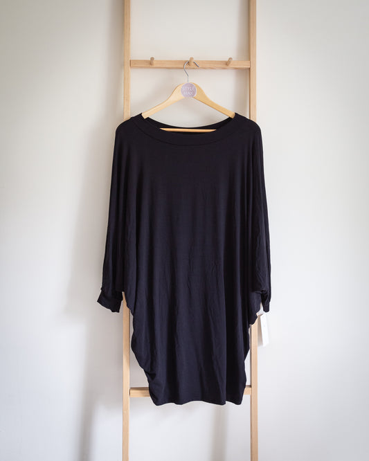 Stevie batwing sleeve long line jersey tee in black