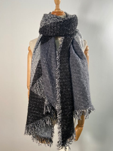 Storm wool blend scarf in black & grey