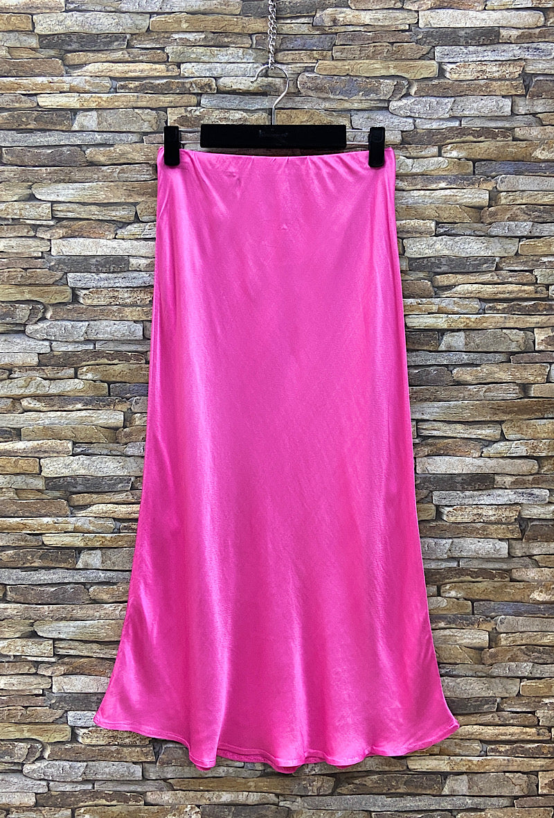 Satin slip skirt in fuchsia