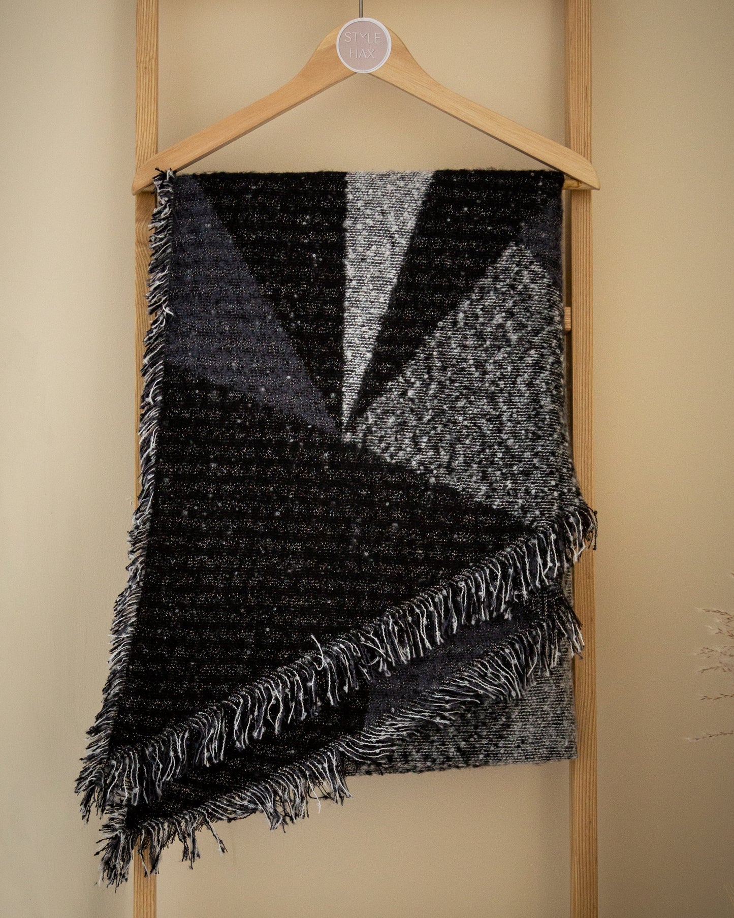 Storm wool blend scarf in black & grey