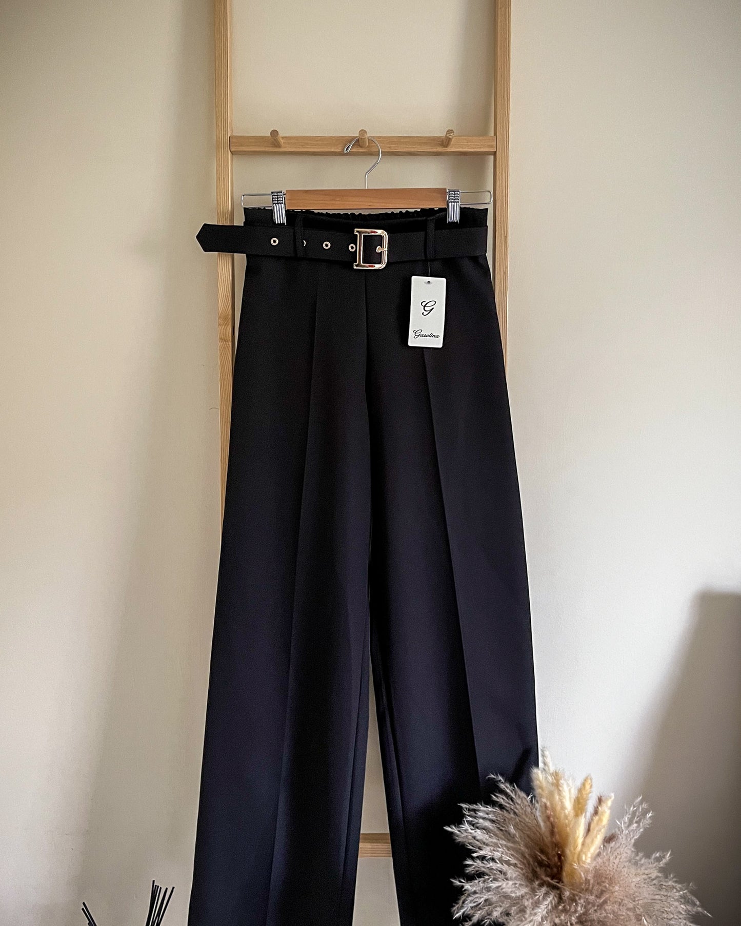 Wide leg belted trousers in black