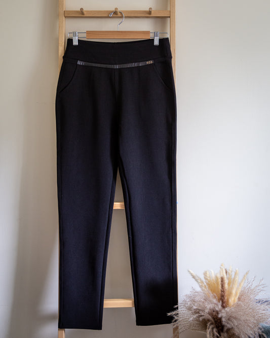 Scuba pocket jeggings in black