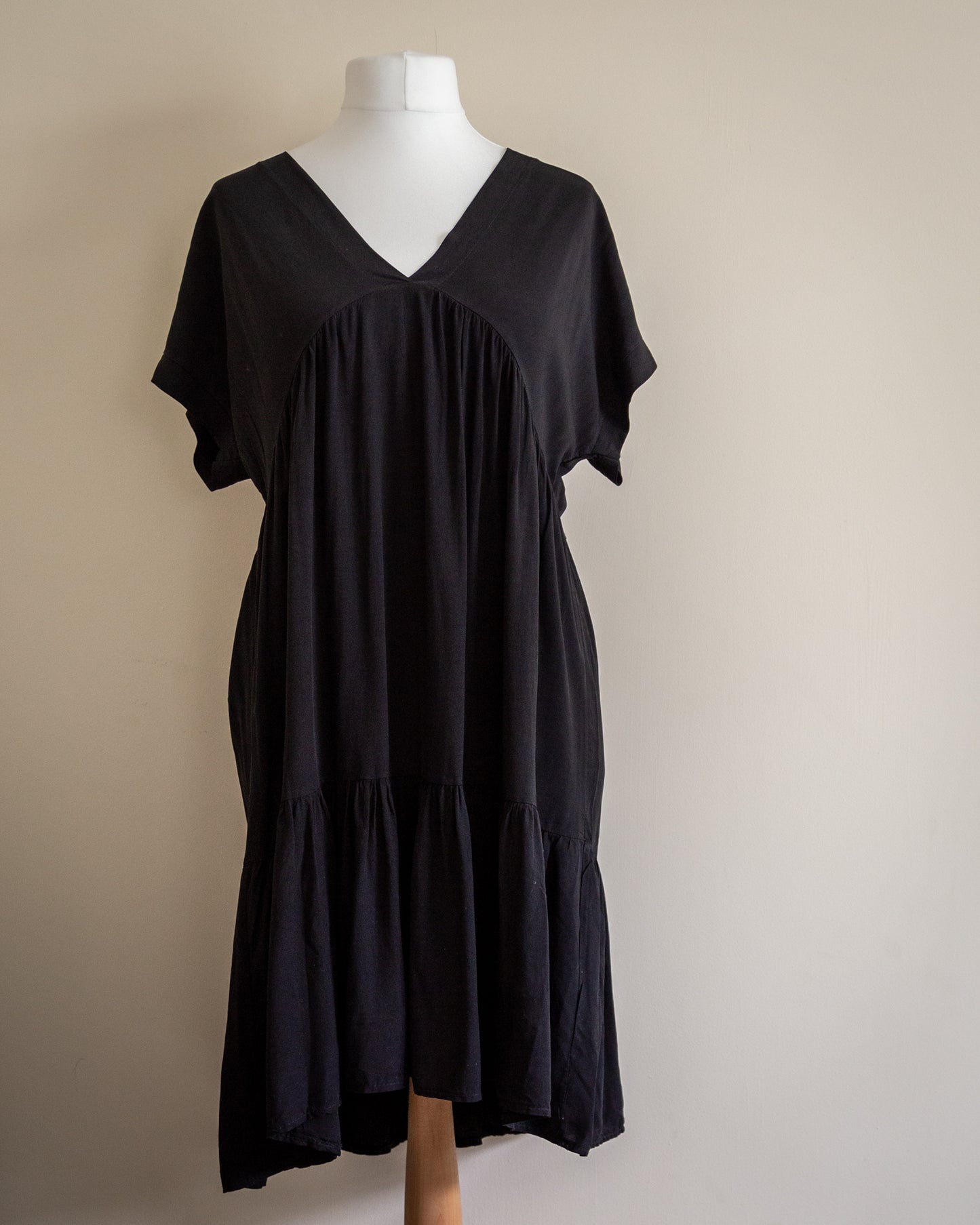 Leali dress in black