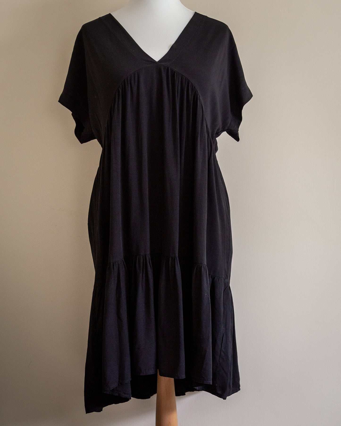 Leali dress in black