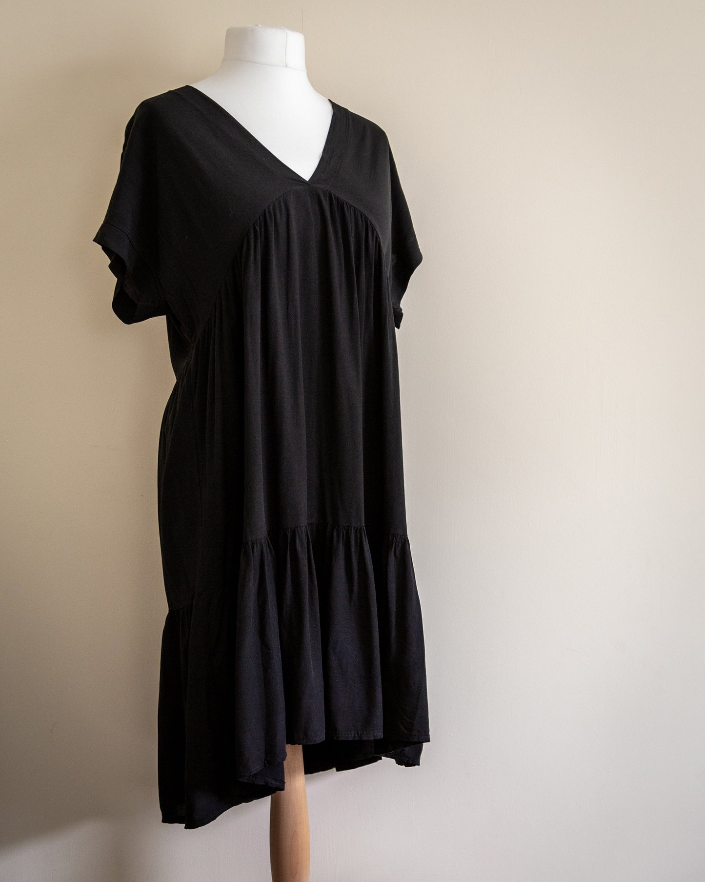 Leali dress in black