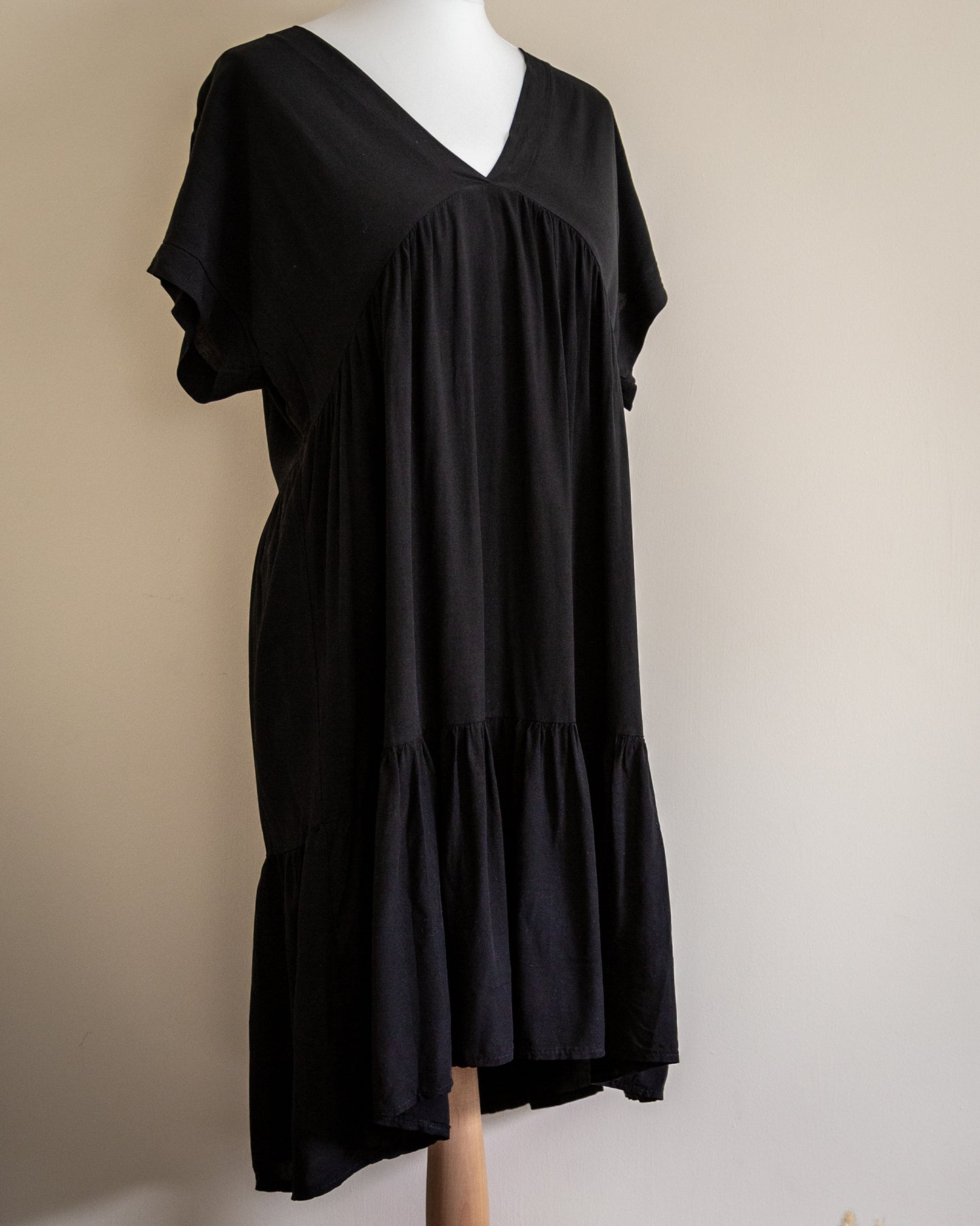 Leali dress in black