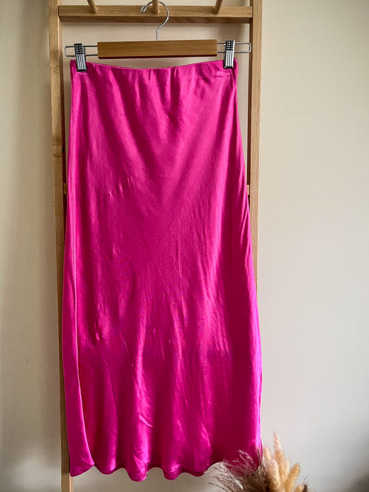 Satin slip skirt in fuchsia