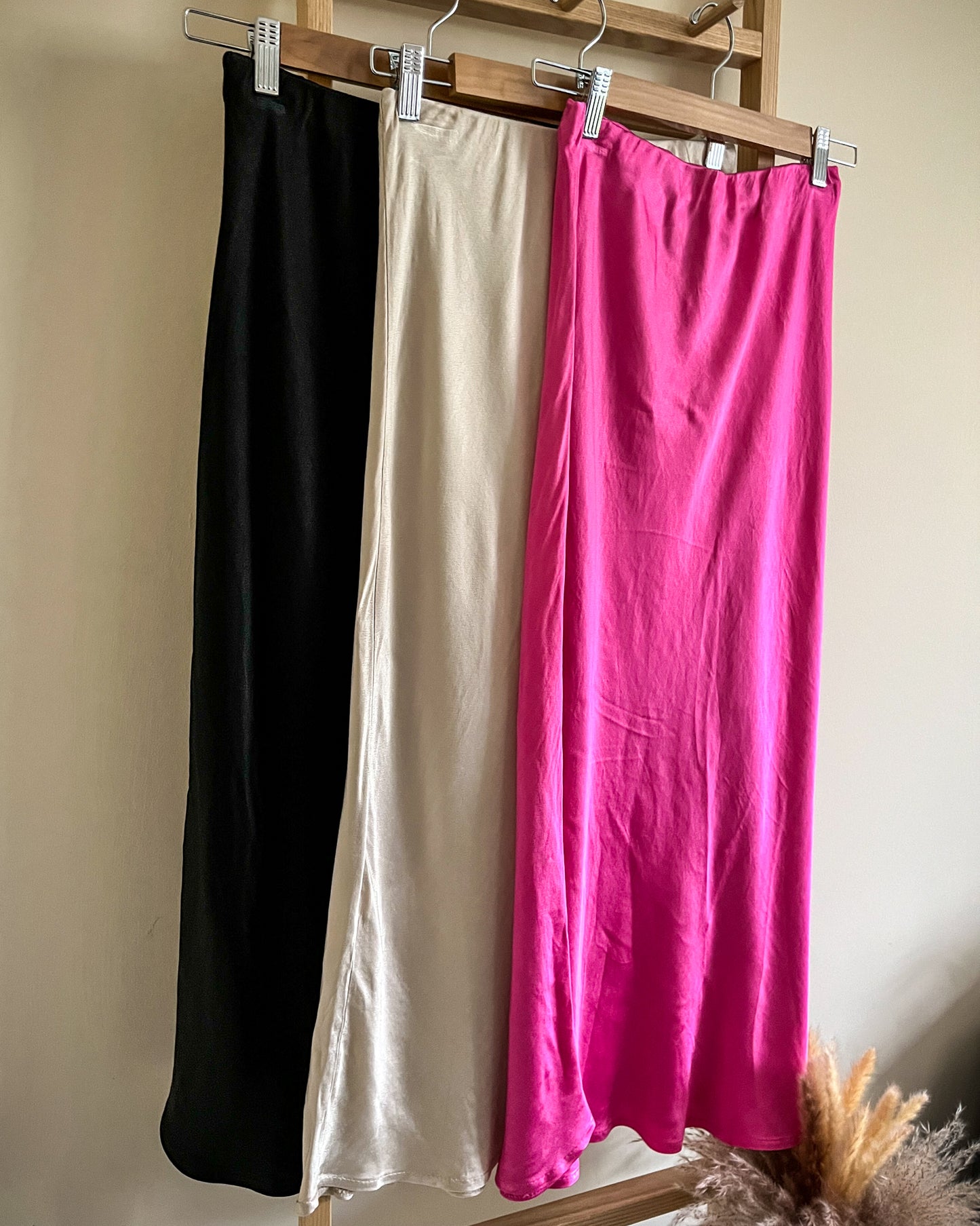 Satin slip skirt in fuchsia